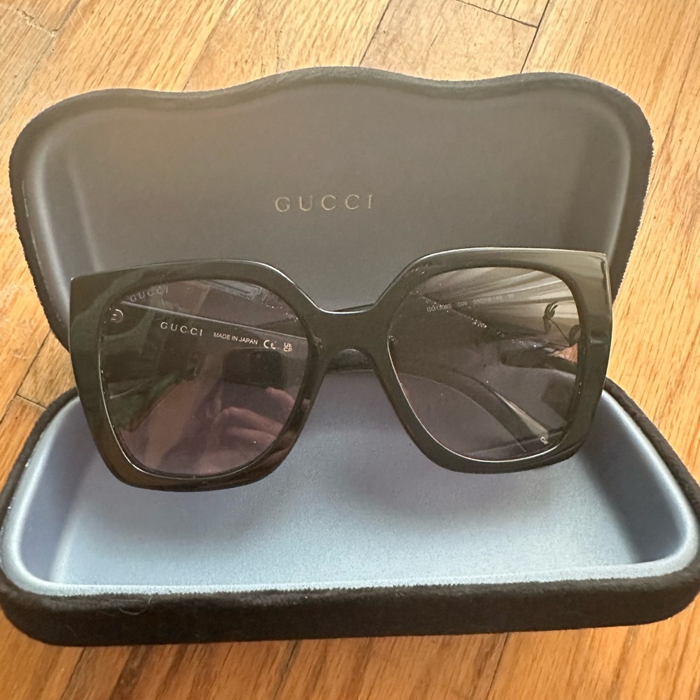 Gucci black and pink sunnies